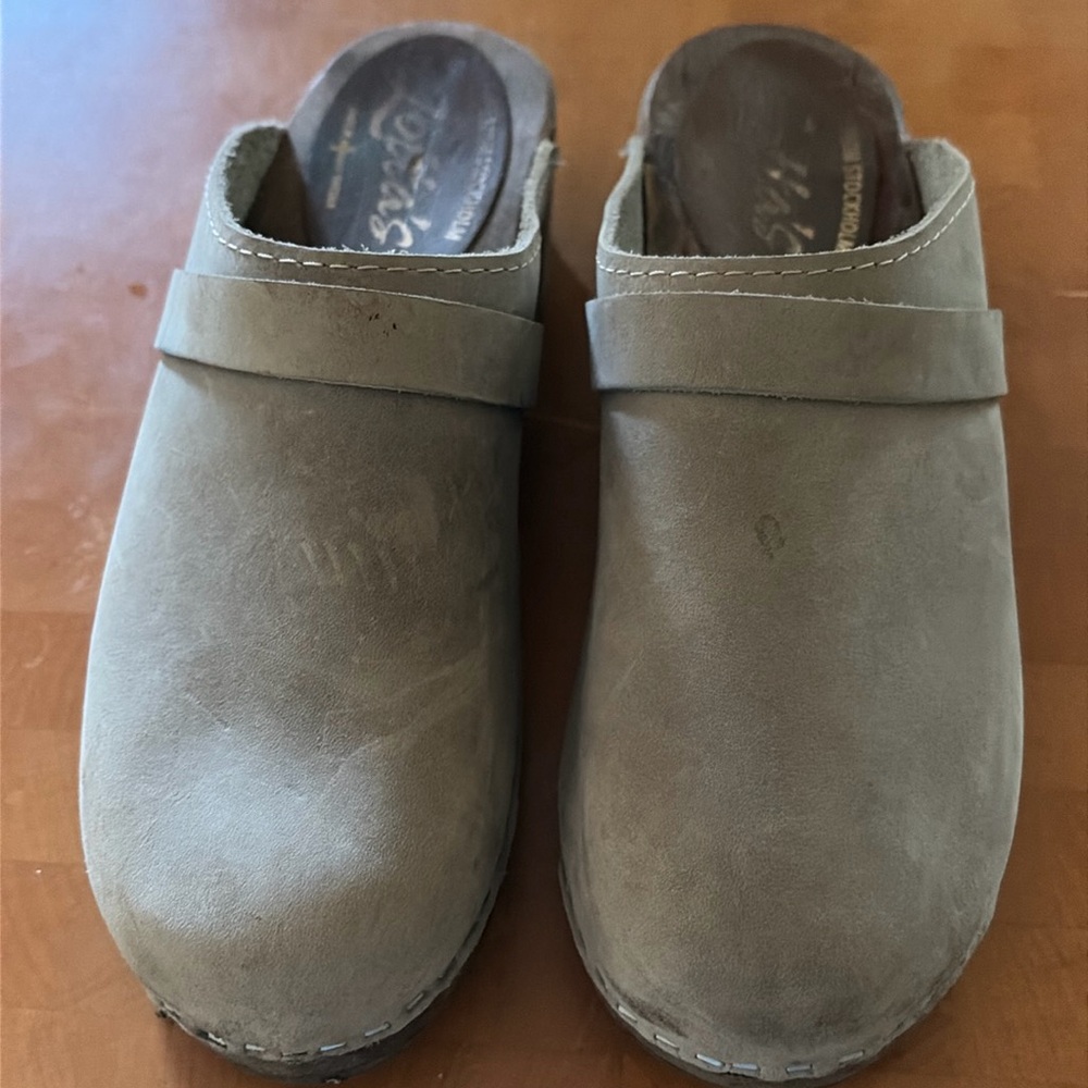 Lotta’s wooden suede beige clogs Size 39